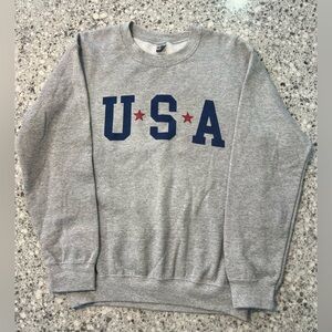 Gildan USA Crewneck Sweatshirt Small Gray Cozy Patriotic Olympic Vibes EUC